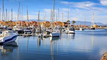 Studio | 1 bedroom, desk, Internet