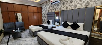 Red Fort Hotel Gulberg