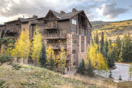 Ski-In/Ski-Out Condo in Keystone w/ 2 Private Balconies