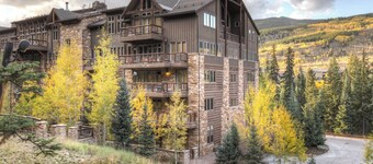 Ski-In/Ski-Out Condo in Keystone w/ 2 Private Balconies
