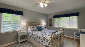 3 bedrooms, iron/ironing board, free WiFi, bed sheets - A Jekyll Getaway 3 bedrooms, 2 bathrooms (Jekyll Island)