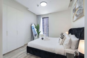 1 bedroom, desk, WiFi, bed sheets