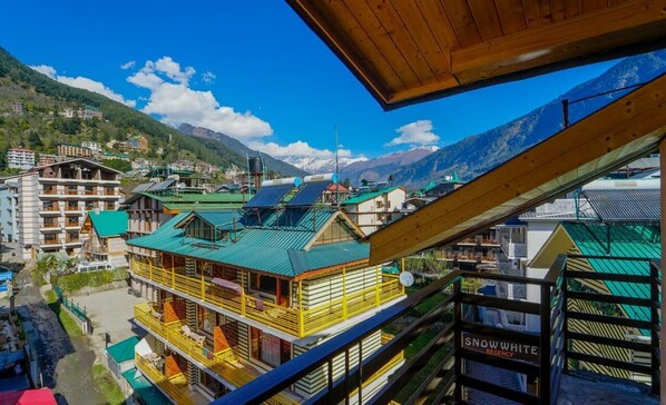 Chambre Double Deluxe, balcon, vue montagne | Vue depuis le balcon