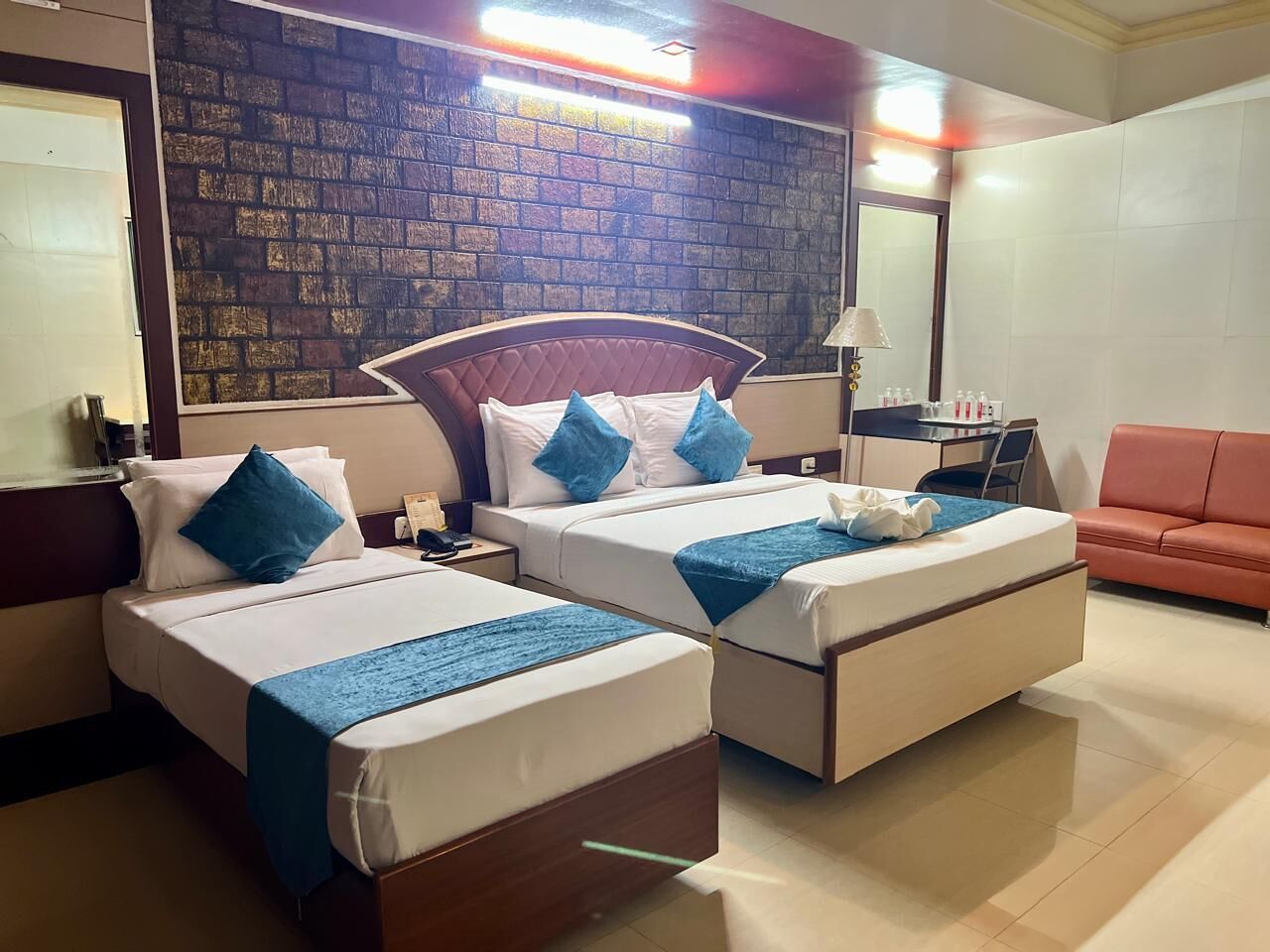 Deluxe Triple Room | Minibar, in-room safe, individually decorated, individually furnished