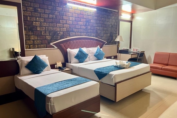 Deluxe Triple Room | Minibar, in-room safe, individually decorated, individually furnished