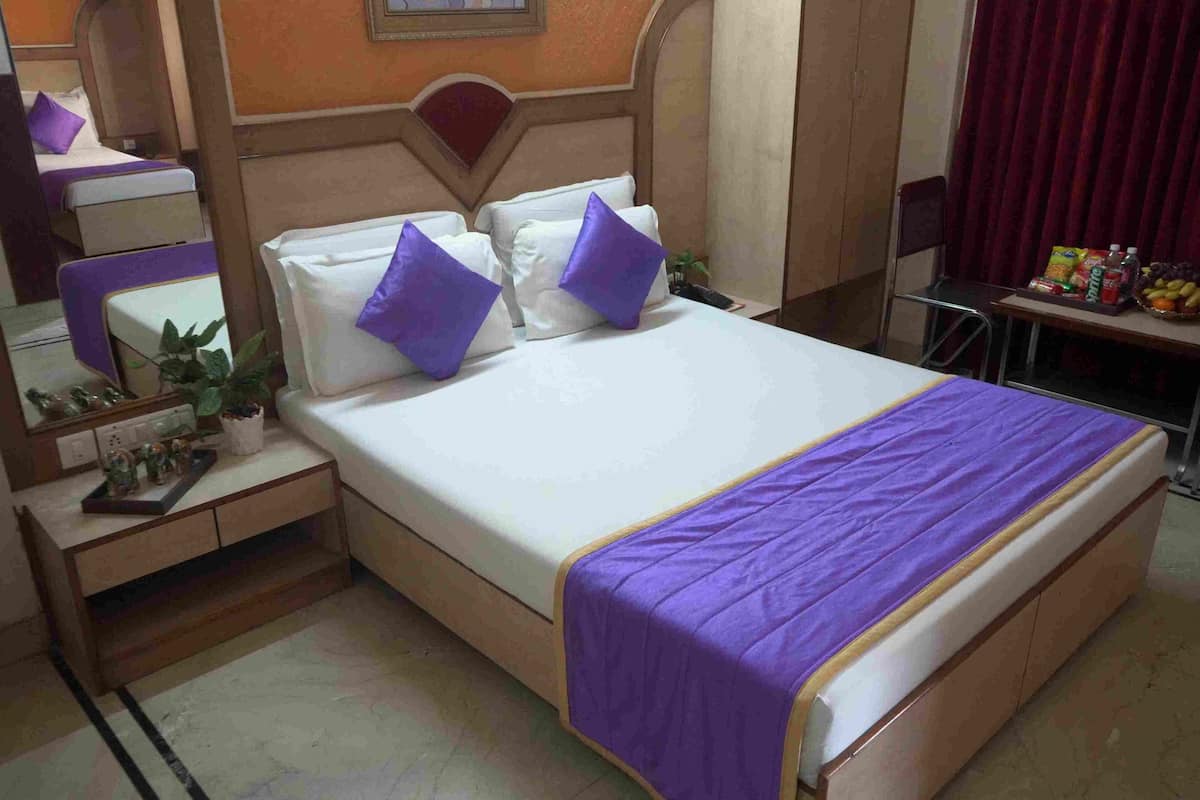 Standaard tweepersoonskamer | Een minibar, een kluis op de kamer, individueel gedecoreerd