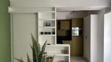 Fridge, stovetop, coffee/tea maker, electric kettle