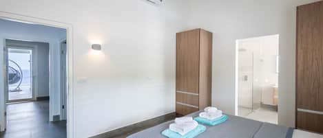 Villa | 4 bedrooms, Internet