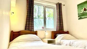 2 bedrooms, iron/ironing board, free WiFi, bed sheets