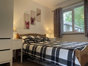 Cabin | 2 bedrooms, iron/ironing board, free WiFi, bed sheets - 2 Bedroom Lodge Between Penzance And St Ives (Penzance)