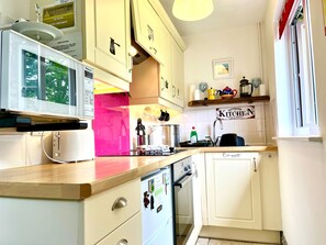 Refrigerador, microondas, horno, placa de cocina