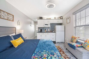 1 chambre, fer et planche à repasser, lit parapluie, Wi-Fi