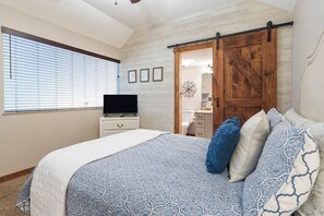 2 bedrooms, iron/ironing board, travel cot, WiFi