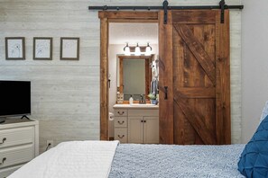 2 bedrooms, iron/ironing board, travel cot, WiFi