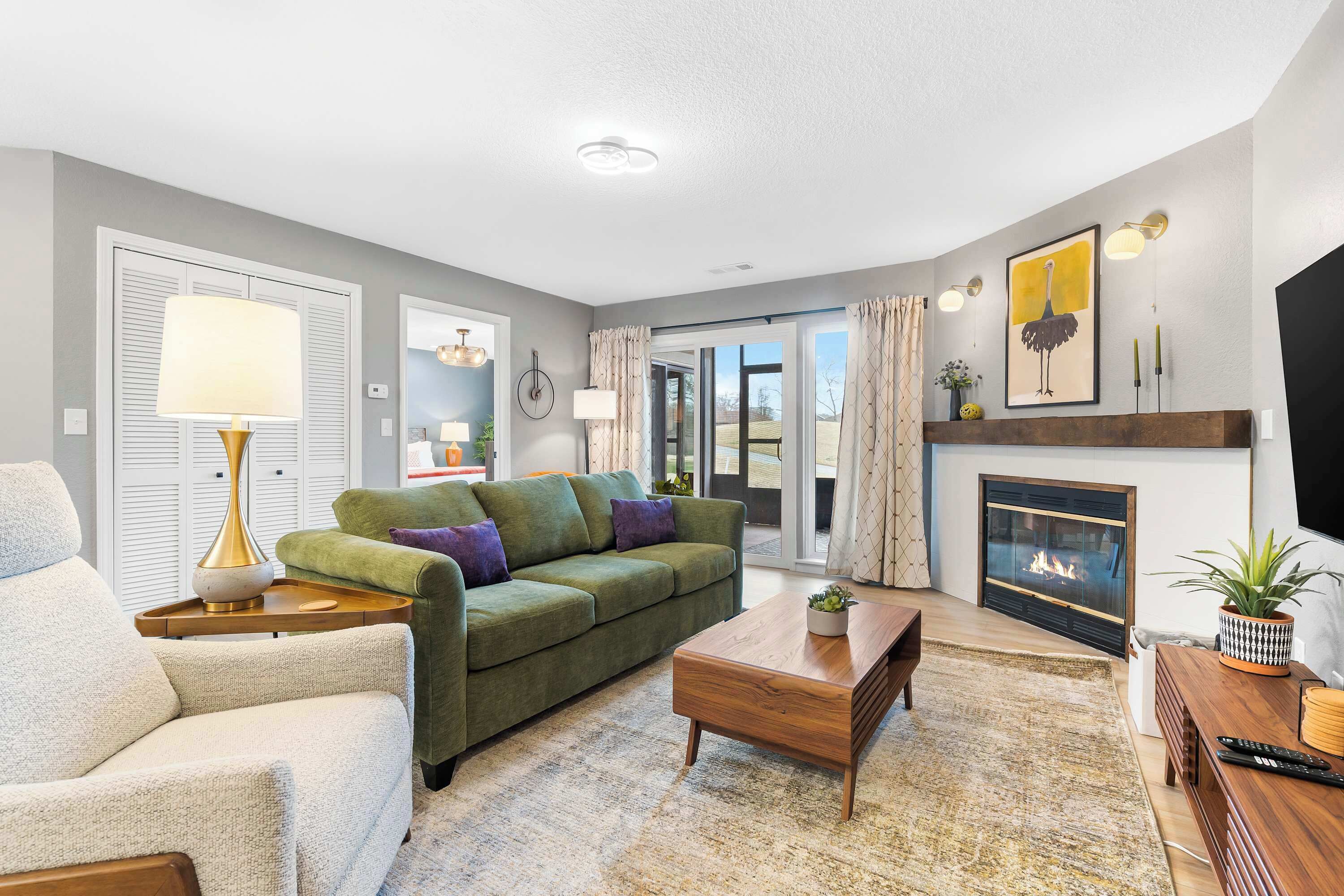 TV, fireplace, offices