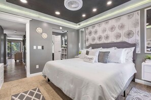 1 habitación, tabla de planchar con plancha, cuna de viaje y wifi 