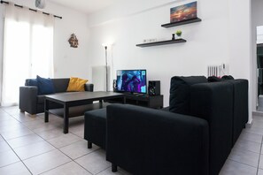 Living area - Stylish 1 Bd Apt w Balcony in Petralona (Athens)