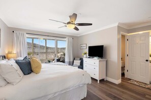 2 عدّة غرف نوم ومكواة/لوح كي وسرير سفر وواي فاي