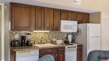 ثلاجة، ميكروويف، فرن، موقد طهي مسطح