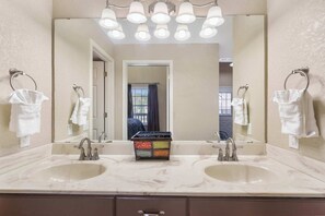 Shower, hair dryer, towels - Journey Down Abby Lane | Family-friendly w/ Open Deck (Branson)