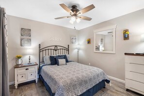 1 slaapkamer, een strijkplank/strijkijzer, reisbedje, wifi