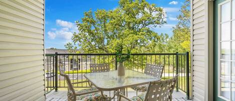 屋外ダイニングエリア