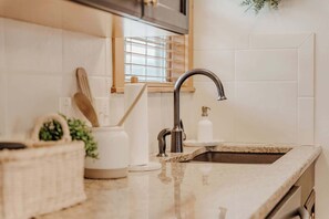 茶具/咖啡用具、冰箱、微波炉、烤箱