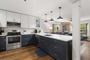 Fridge, microwave, oven, stovetop - Brookside Duo | Peaceful Views! (Branson)