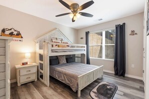 3 多间卧室、熨斗/熨衣板、旅行婴儿床、WiFi