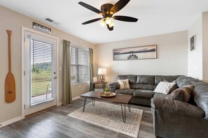 TV, fireplace - Branson Whirlwind Adventure (Taney County)
