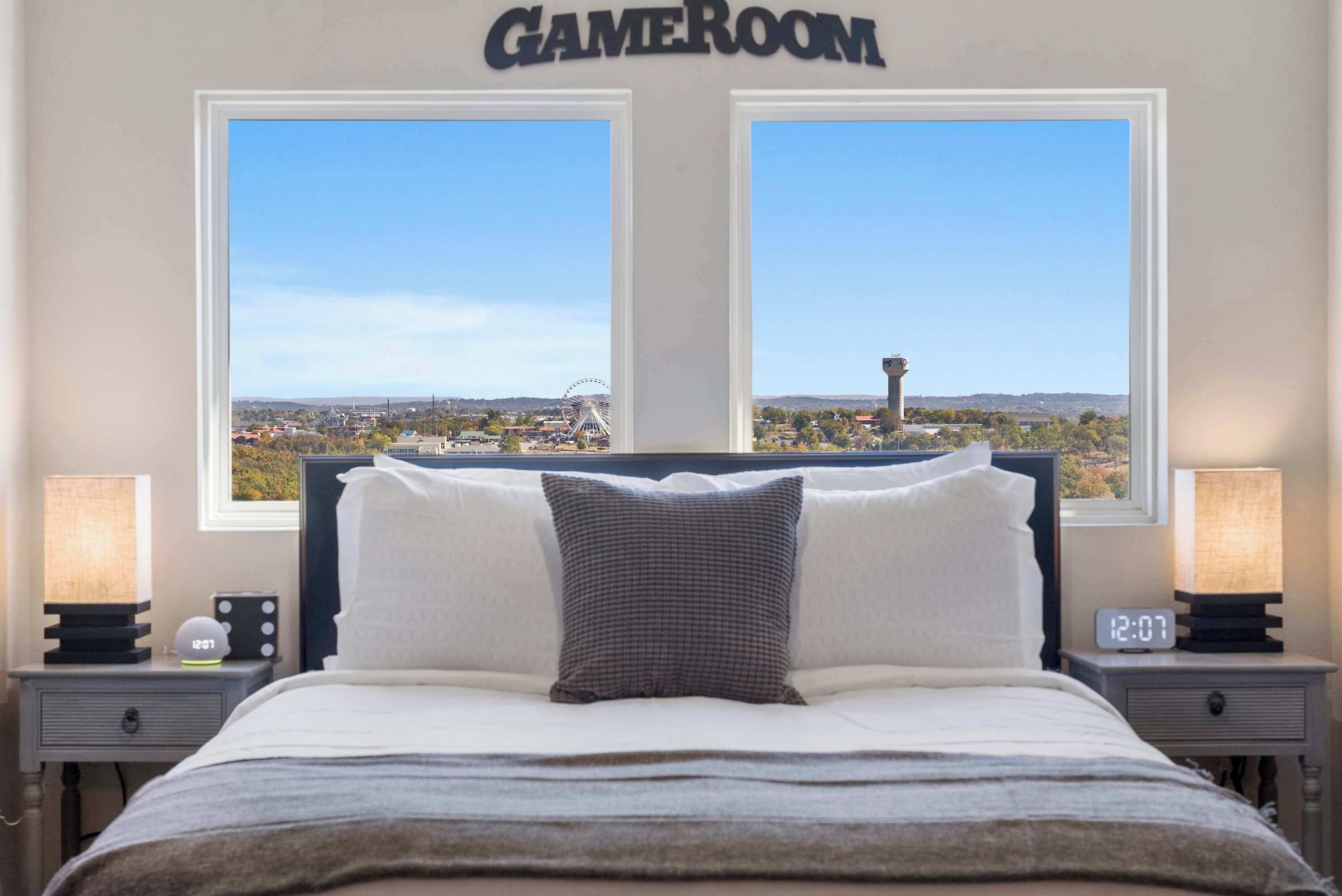 4 habitaciones, tabla de planchar con plancha, wifi y ropa de cama 