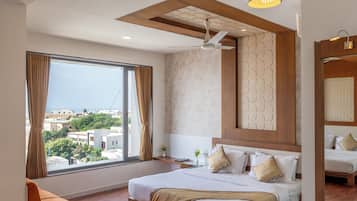 Suite | In-room safe, desk, laptop workspace, iron/ironing board