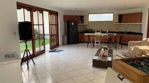 Game room - Large house Roca Blanca Huachipa (Lima)
