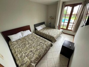 3 bedrooms, desk, iron/ironing board, WiFi