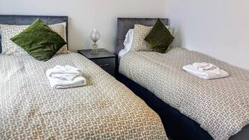 House | 2 bedrooms, iron/ironing board, free WiFi, bed sheets