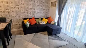 House | Ruang tamu | TV