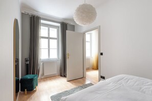 2 bedrooms, iron/ironing board, travel cot, free WiFi