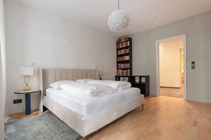 2 bedrooms, iron/ironing board, travel cot, free WiFi