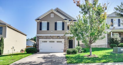 Modern Gem: 18 Mi to Downtown Columbia!