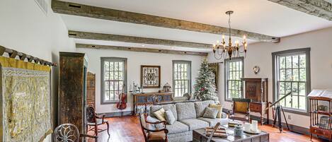 House (4 Bedrooms) | Front of property