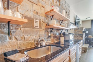 Apartment (0 Bedroom) | Interior