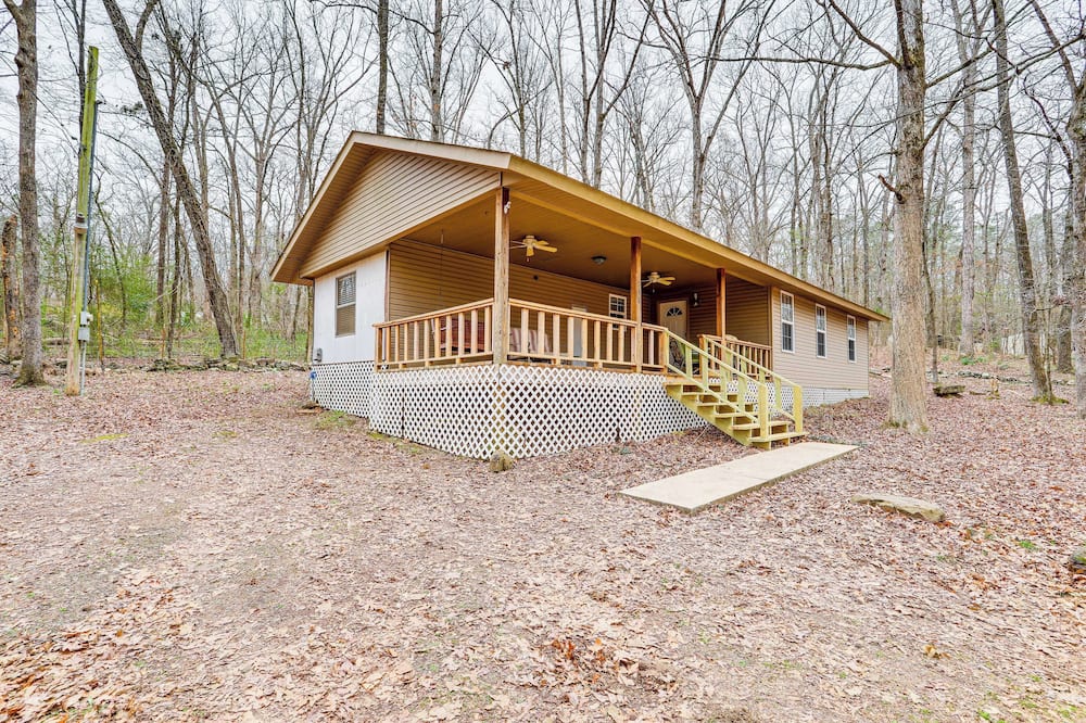 Heber Springs Cabin w/ Deck: 3 Mi to Sugarloaf Mtn - Little Red River, AR