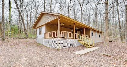 Heber Springs Cabin w/ Deck: 3 Mi to Sugarloaf Mtn
