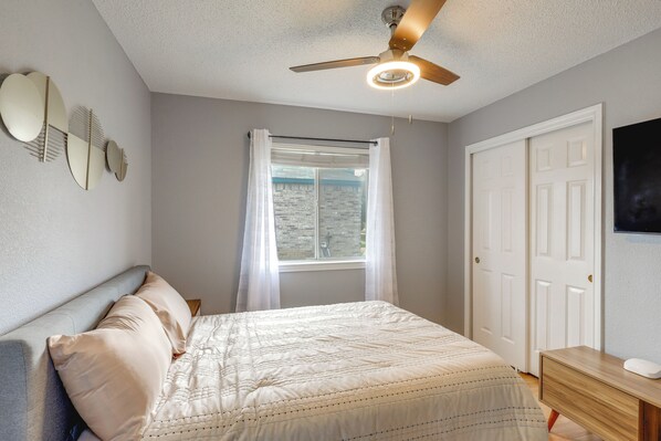 3 bedrooms, iron/ironing board, bed sheets