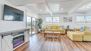 Unclassified image, 5 of 41, button - Enjoy the View, Walk to Beach! Galveston Hideaway (Galveston)