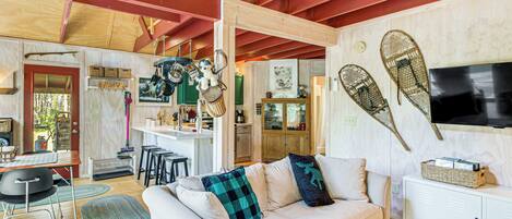 House (1 Bedroom) | Living area | TV, DVD player