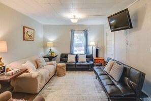 Apartment (2 Bedrooms) | Living area