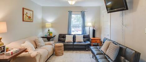 Apartment (2 Bedrooms) | Living area | TV, books