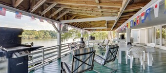 Waterfront Jonesville Studio on Black River Lake!