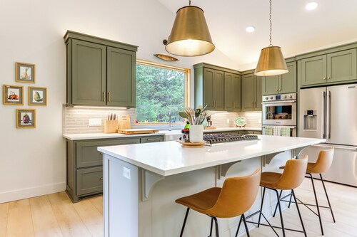 Riverfront Huntsville Cabin w/ Views & Kayaks!